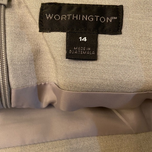 Worthington Gray Pencil Skirt. Lined. Above the knee. - Picture 4 of 5